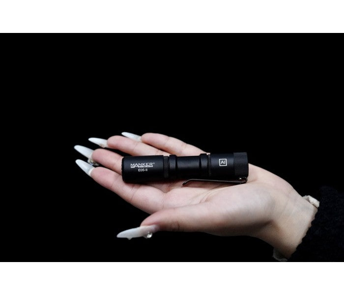 Manker E05 II NW BLACK Neutral White LED 800L Rechargeable EDC Flashlight
